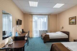 Отель Forum Ратомка Небольшой двухместный номер с 2 отдельными кроватями-1